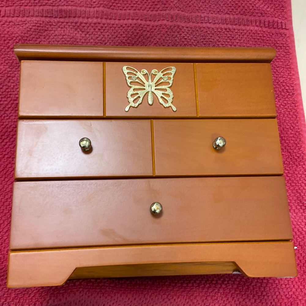 Jewelry box
